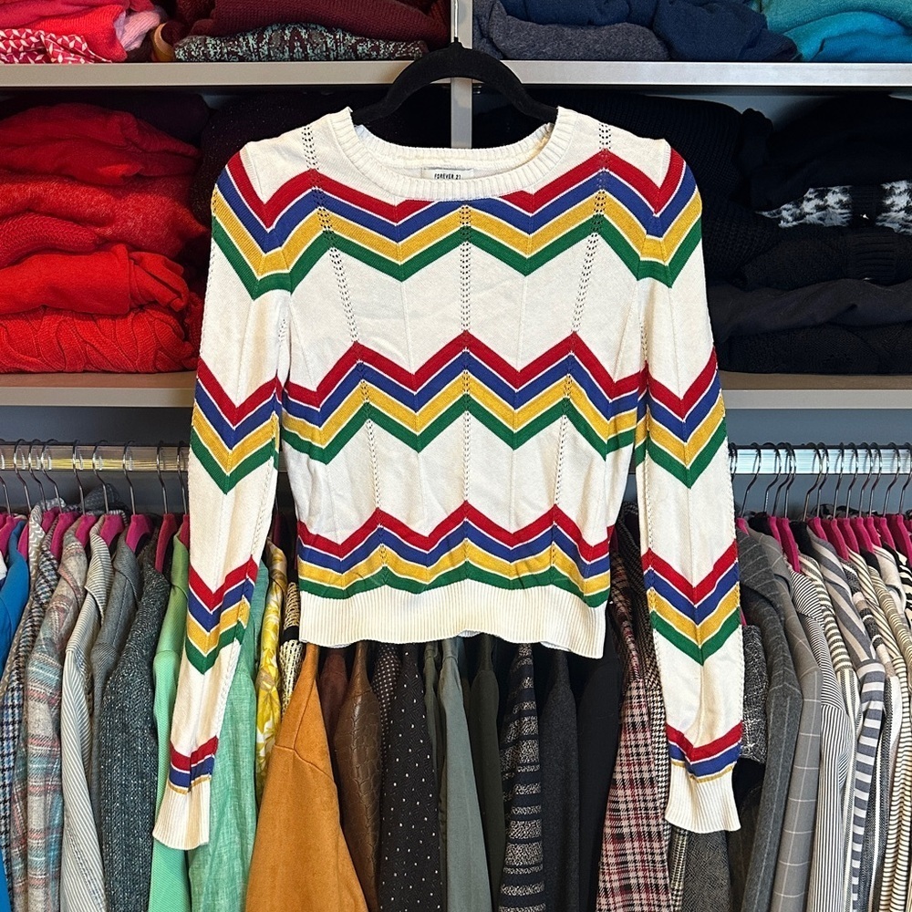 Forever 21 white/multicolored chevron print long sleeve crew neck sweater size S